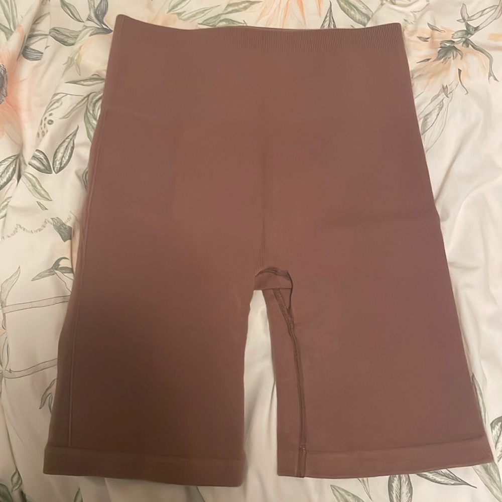 Everlane Seamless Bike Short in Acorn 
Women's Shorts